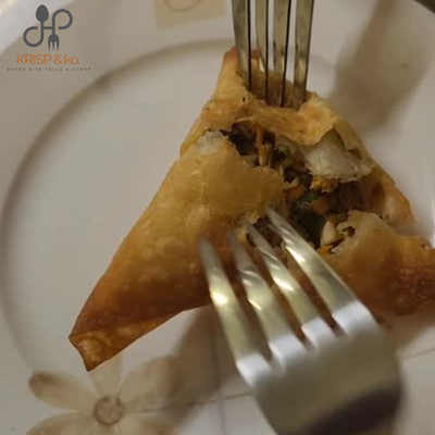 Chiken Pizza Samosa 12 Pcs