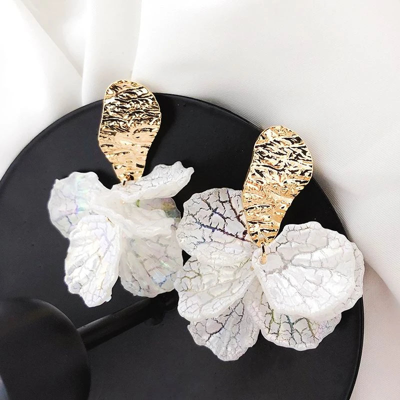 Korean White Shell Flower Petal Drop Earrings For Women 2025 New Statement pendientes Trendy Jewelry