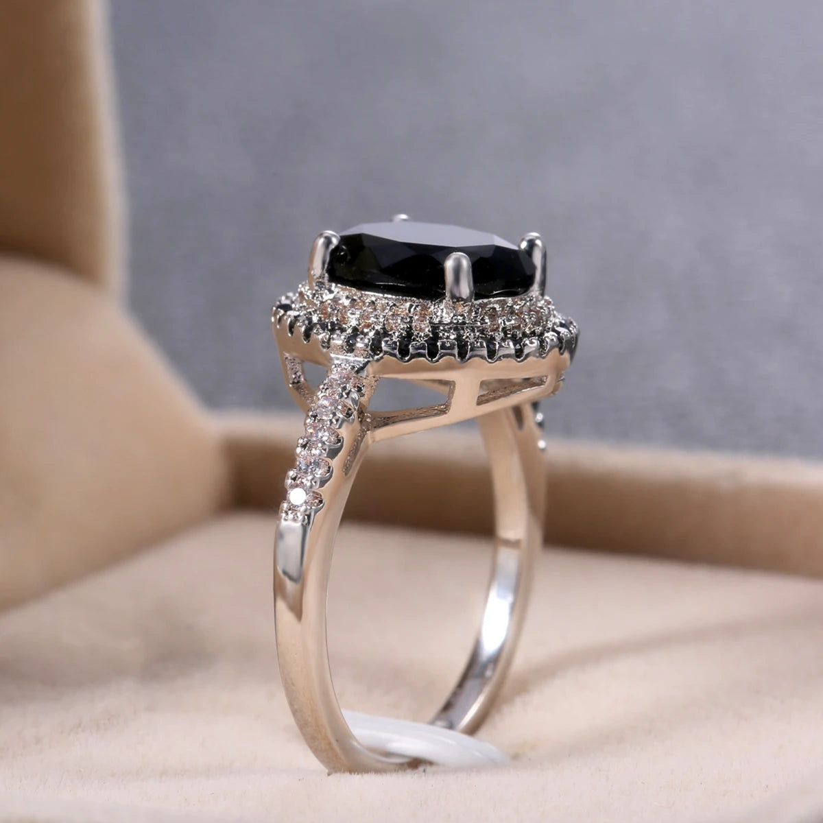 CAOSHI Cool Girl Black Main Stone Ring for Drinking Party High Quality Prong Setting Women's Jewelry Fashion Punk Style Hot Sale