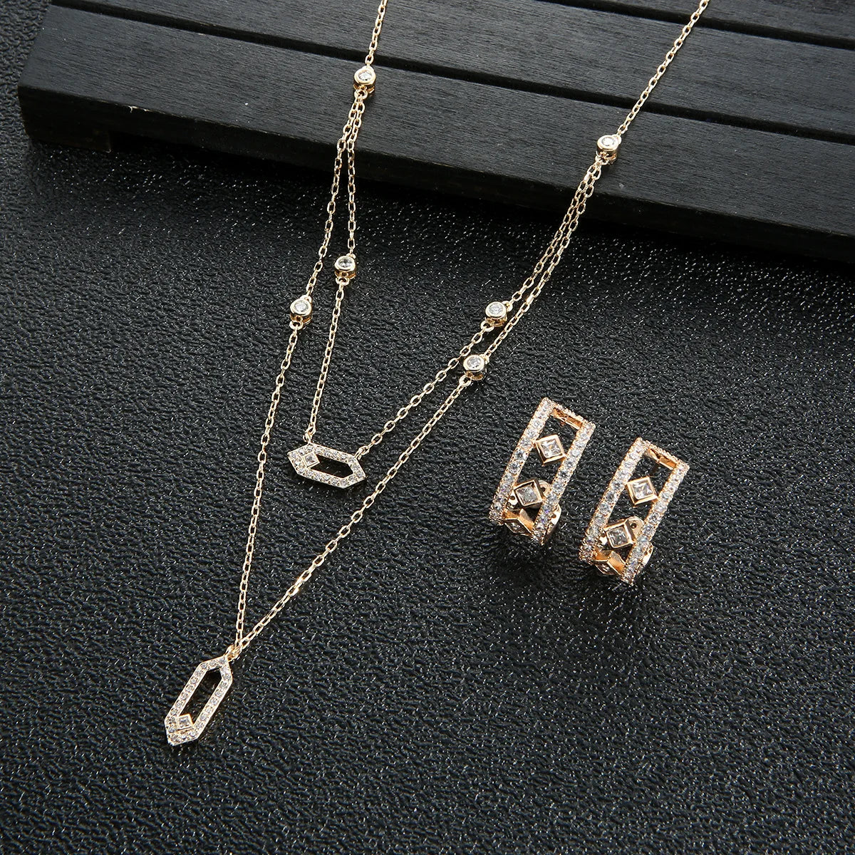 49198975516976