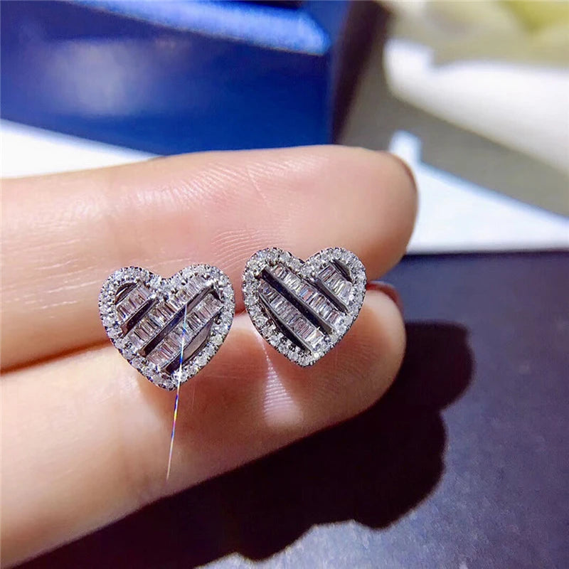 Temperament Heart earrings female wild peach heart earrings super flash zircon heart shaped small fresh girl earrings