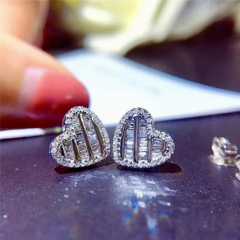 Temperament Heart earrings female wild peach heart earrings super flash zircon heart shaped small fresh girl earrings