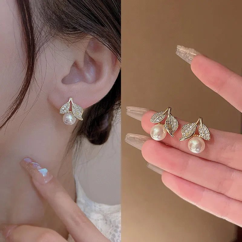 Trend New Camellia Flower Imitation Pearl Earring Female Temperament Trendy White Rose Earrings for Women Fashion Jewelry Gifts