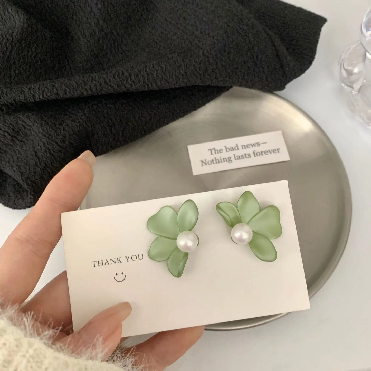Korean White Shell Flower Petal Drop Earrings For Women 2025 New Statement pendientes Trendy Jewelry