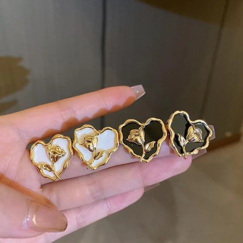 Korean New Black Enamel Gold Color Rose Flower Heart Stud Earrings For Women Fashion Elegant Jewelry Love Boucle oreille femme