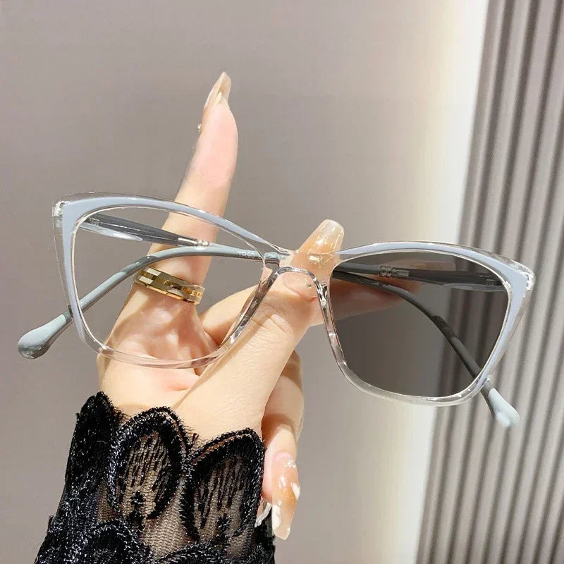 2025 Women Cat Eye Near Sight Eyeglasses Trendy Color Changing Myopia Eyeglasses Finished Prescription Photochromic Sunglasses