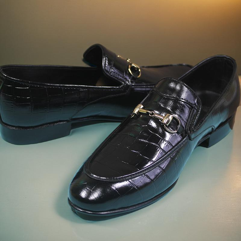 Omegle Buckle Leather Shoes